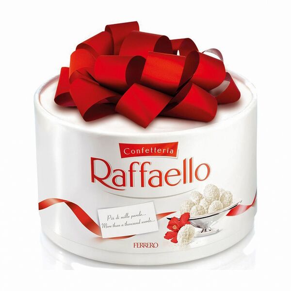 Конфеты Raffaello с цельным миндальным орехом в кокосовой обсыпке