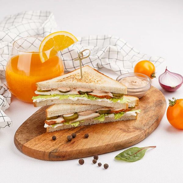 Сэндвич с копчёной курицей 180 г