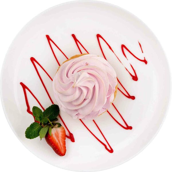 Пирожное с белковым кремом Клубника