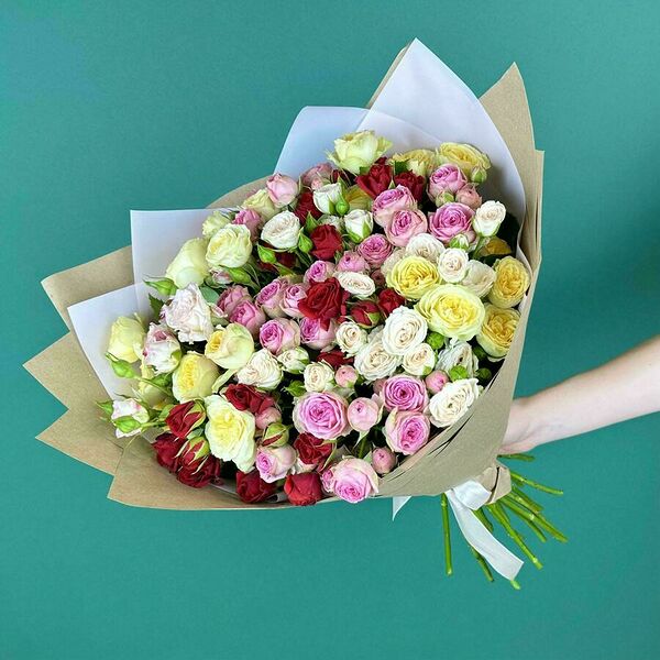 Букет цветов из 21 кустовой розы микс