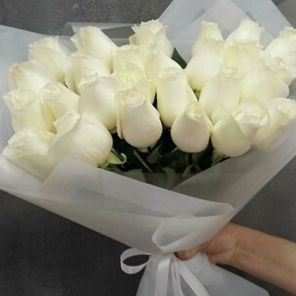 Букет из 25 белых роз Белоснежка