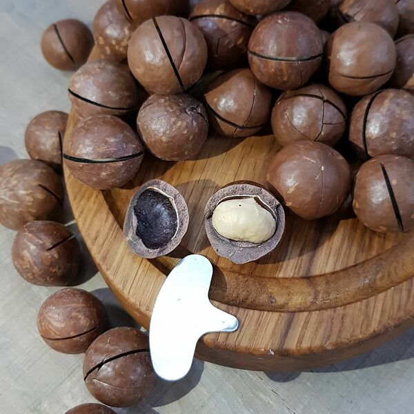 Орех макадамия неочищенный на развес