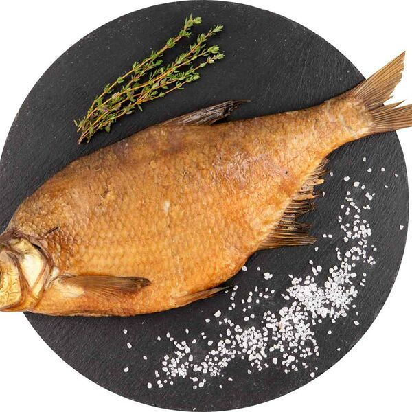 Лещ горячего копчения, потрошёный с головой, вес