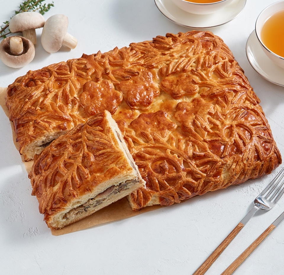 

Пирог с цыплёнком и грибами, ручной работы, большой, «Азбука вкуса», Россия