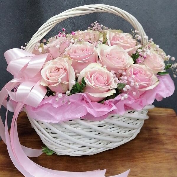 19 роз в корзине