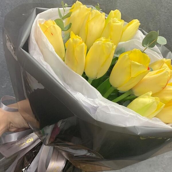 Стиль тюльпаны в дизайнерской упаковки