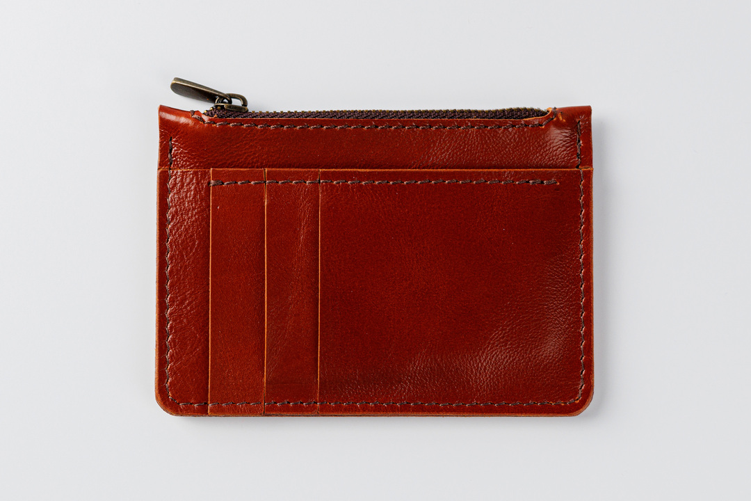 

Кошелек на молнии из натуральной кожи. Цвет: коричневый