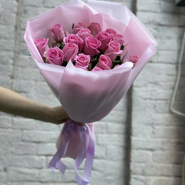 19 розовых роз