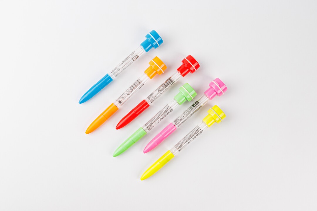 

Ручка шариковая Вкусвилл светящаяся с мыльными пузырями и штампом