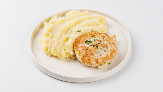 Биточек куриный с капустой и картофельным пюре