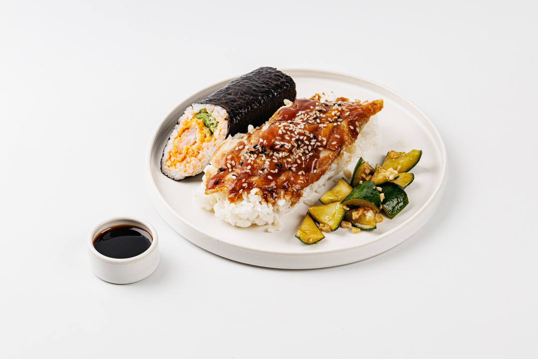 

Бенто-набор с рисом, рыбой и роллом с креветками, 300г