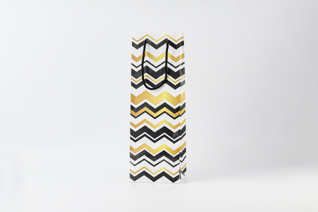 

Пакет подарочный ламинированный под бутылку