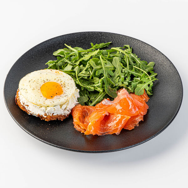 Драник с лососем и яйцом