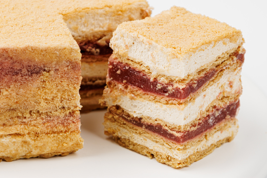 

Торт НеМедовик с малиной, веган