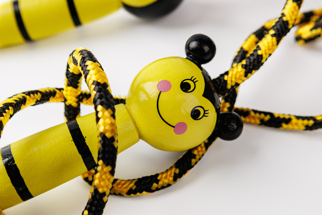 

Скакалка детская с деревянными ручками