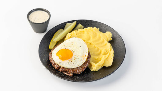 Бифштекс говяжий с яйцом и картофельным пюре, 380 г