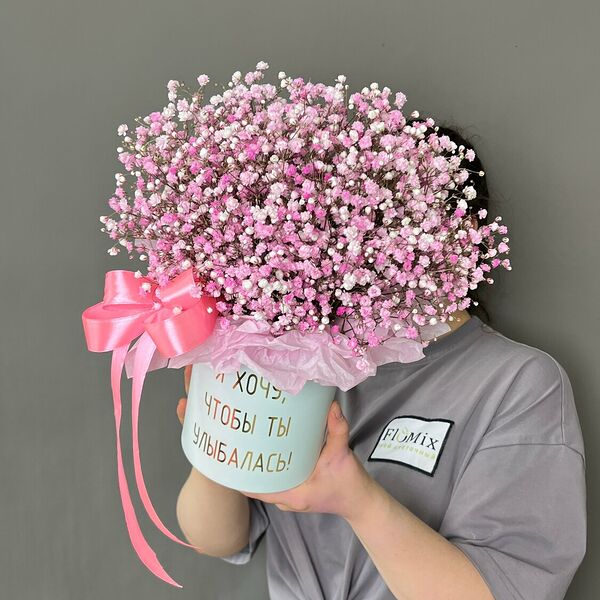 Мини шляпка с розовой гипсофилой