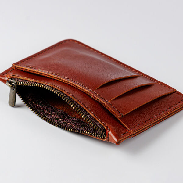 Кошелек на молнии из натуральной кожи. Цвет: коричневый