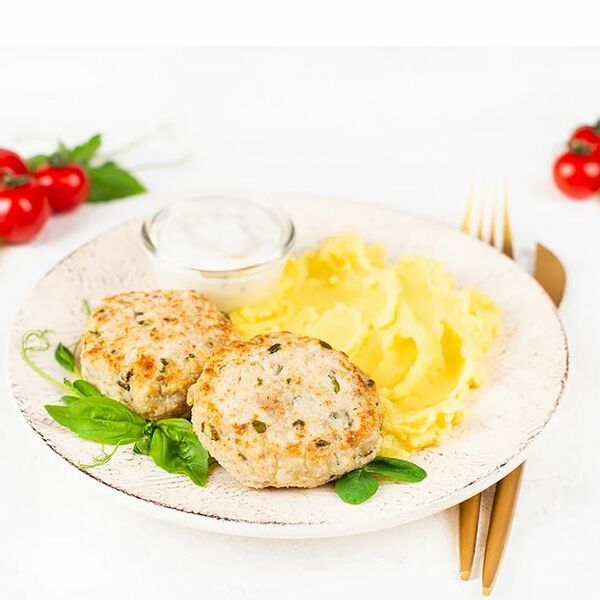 Биточки из индейки и рикотты с картофельным пюре и сливочно-горчичным соусом 300 г
