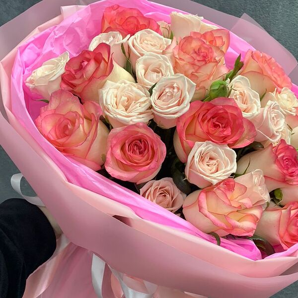 Яркий букетик роз