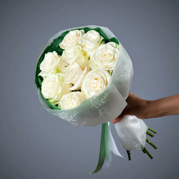 Монобукет 9 Роз Mondial в упаковке с тишью