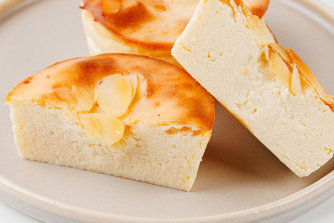 

Сырники на миндальной муке с сиропом топинамбура, 140г