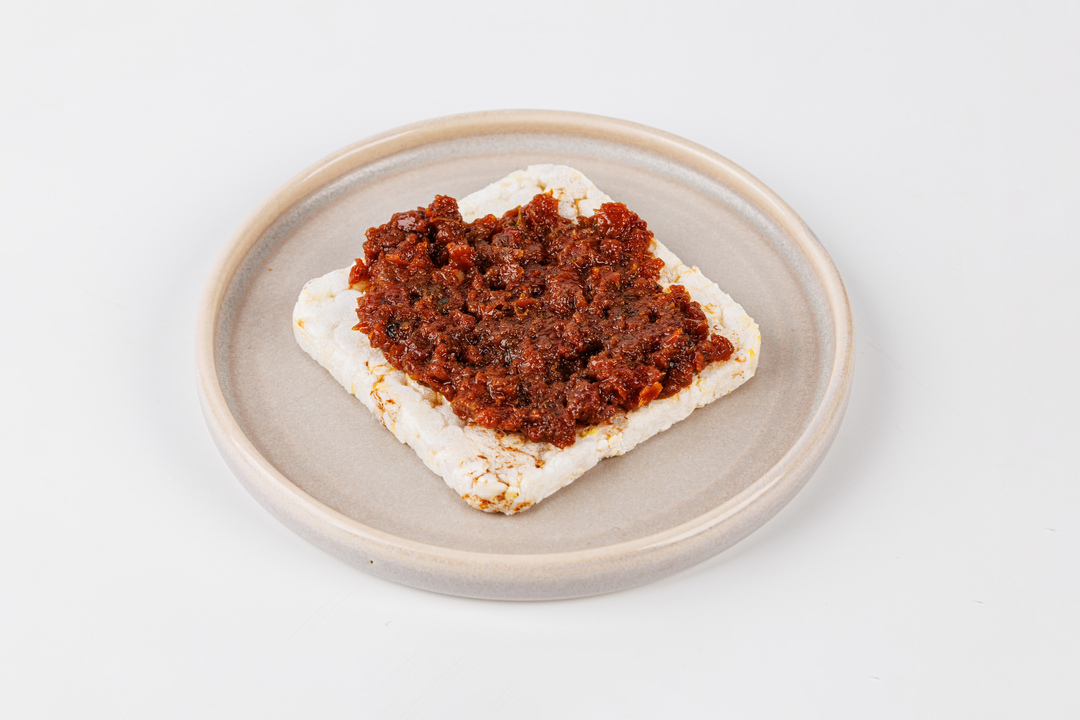 

Брускетта из вяленых томатов с перцем халапеньо