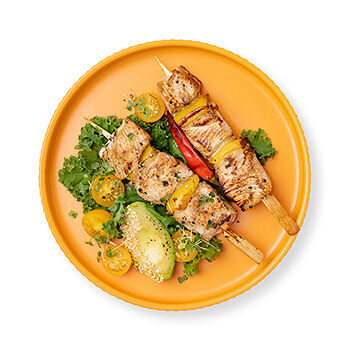 Шашлык из филе индейки на шпажке с декором Почти готово, Россия