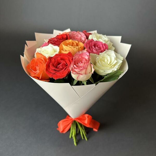Букет цветов из 15 микс роз Кения 40см