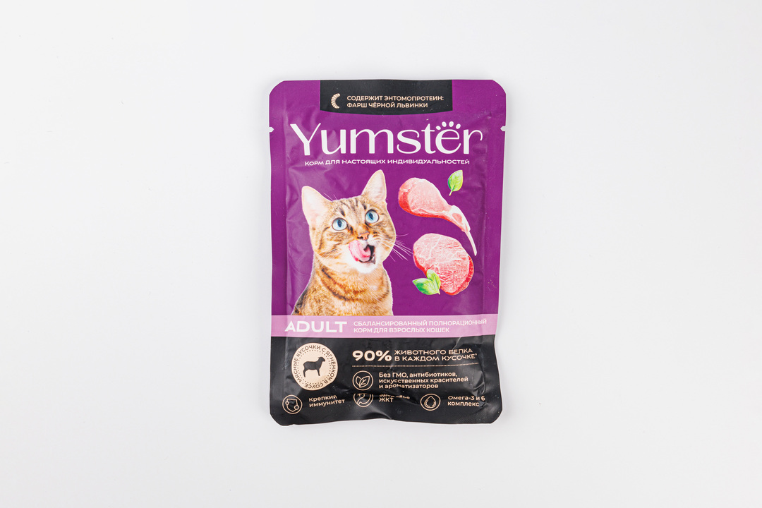 

Корм влажный для взрослых кошек Yumster мясные кусочки с ягнёнком в соусе 85 г