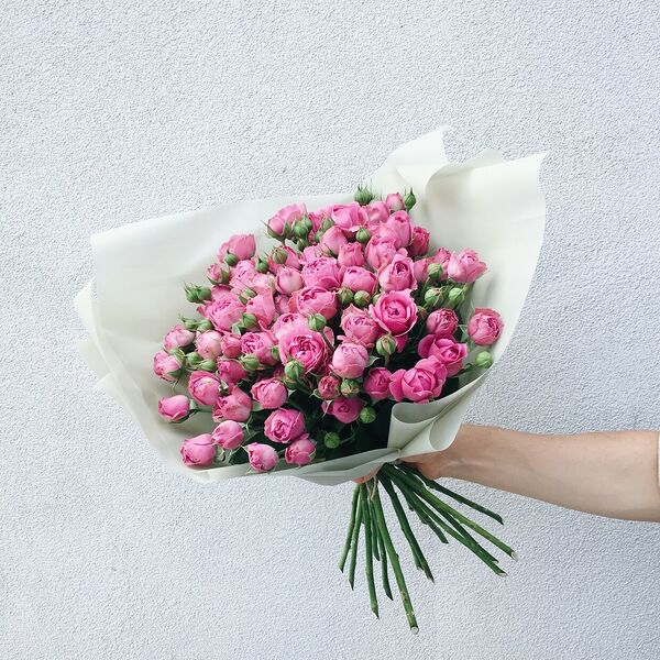Букет из 19 пионовидных кустовых роз