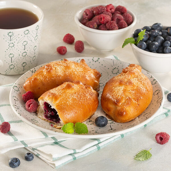 Пирожок Домашний с черникой и малиной МясновЪ Пекарня от КуулКлевер