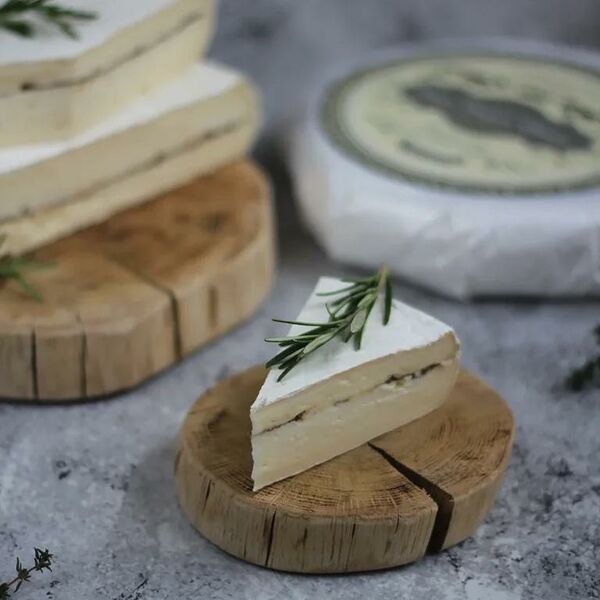 Бри с трюфельной пастой на развес