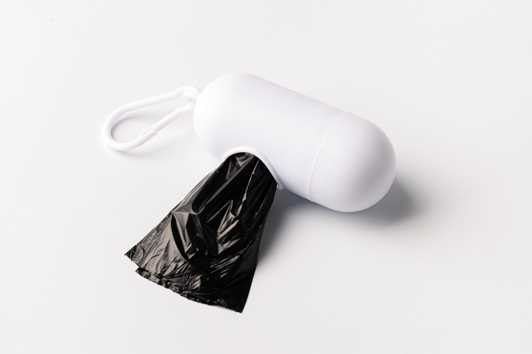 

Контейнер ВкусВилл с пакетами для уборки за собакой