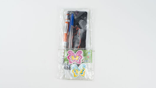 Набор школьника: 2 ластика, ручка, карандаш, линейка-закладка