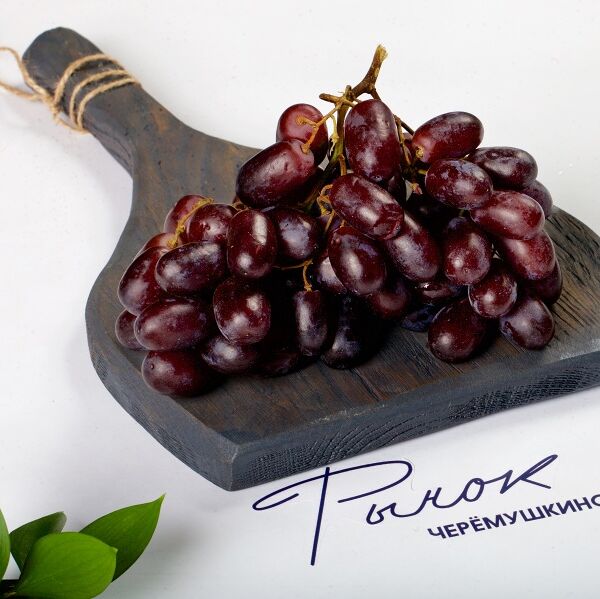 Красный виноград