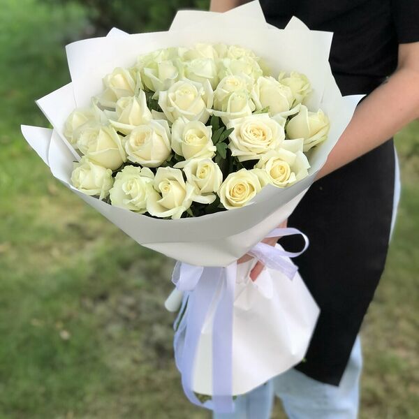 Букет из 25 белых роз