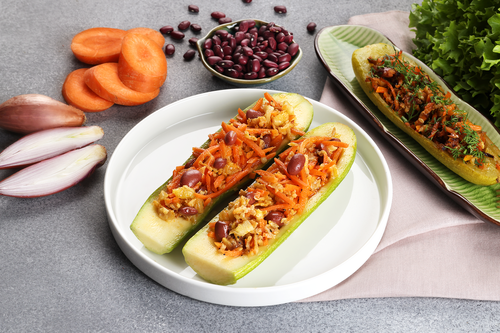 

Кабачок фаршированный фасолью и овощами кулинарный полуфабрикат