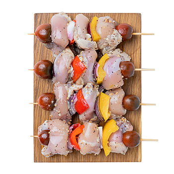 Мясо бедра бескостное для шашлыка без кожи цыпленка-бройлера охлажденное на шпажках Азбука вкуса, Россия