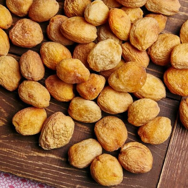 Урюк горный сушеный с косточкой на развес