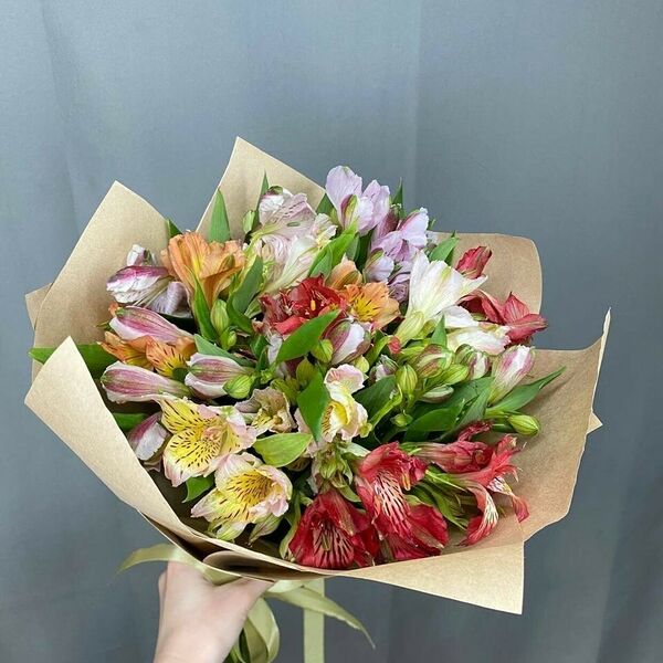 Букет из 15 альстромерий микс