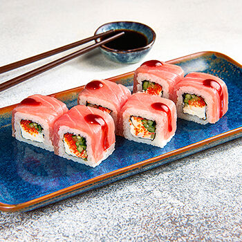 Ролл с тунцом холодного копчения