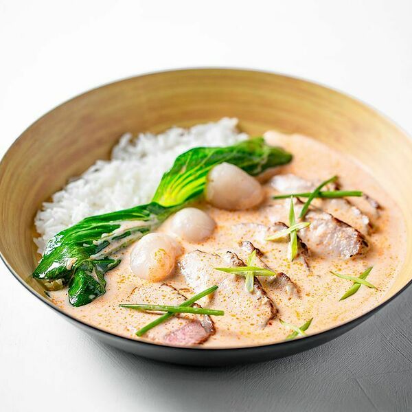 Тайское карри с уткой и личи