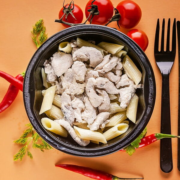 Пенне с курицей и шампиньонами