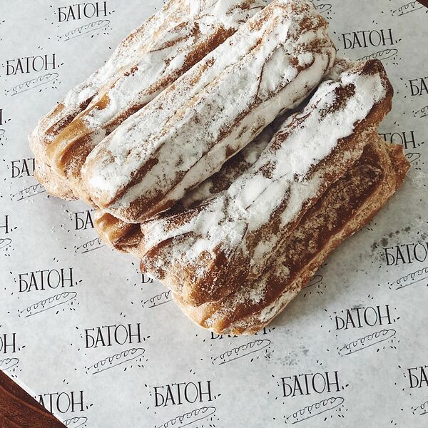 Эклер с заварным кремом, 100гр