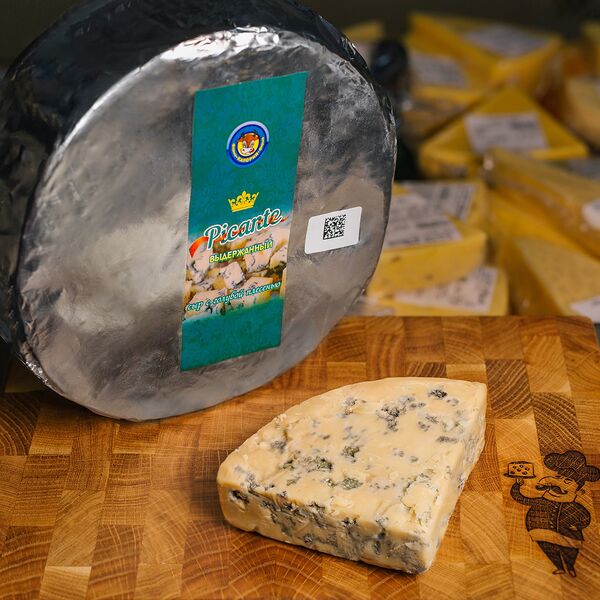 Выдержанный сыр с голубой плесенью Picante