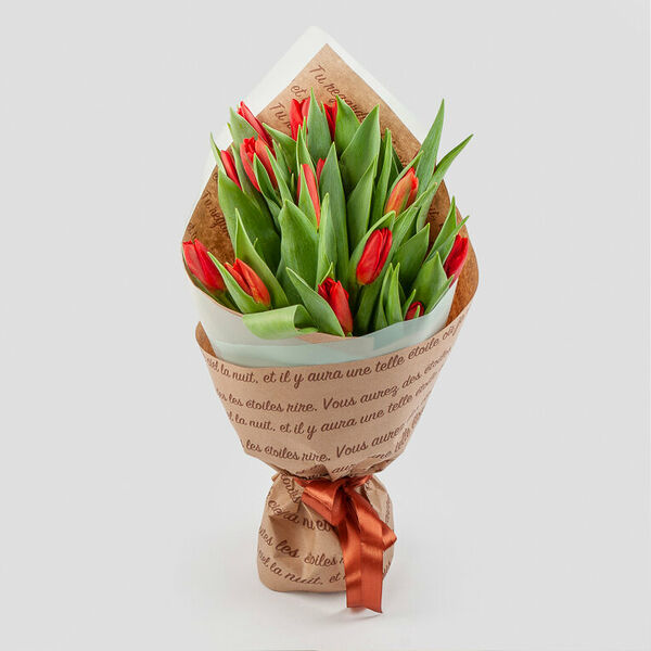 Букет 15 тюльпанов Слова любви, красные 40 см