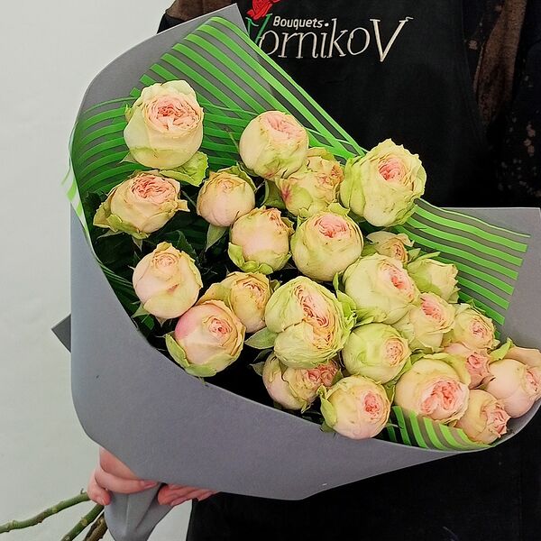 Букет кустовых пионовидных роз Бомбастик