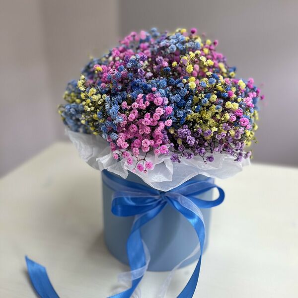 Яркая коробочка с гипсофилой