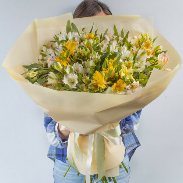 Букет из альстромерий